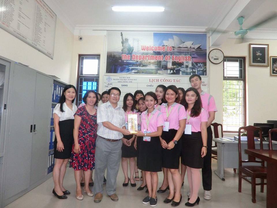 students-of-ubon-rachathani-rajabhat-university-thailand-carry-out-practicum-at-university-of-foreign-languages-hue-university