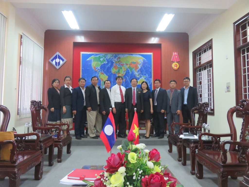 the-delegation-of-faculty-of-education-national-university-of-laos-visited-and-worked-at-university-of-foreign-languages-hue-university