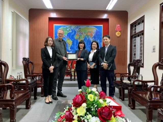 the-university-of-foreign-languages-hue-university-welcomed-and-worked-with-mr-wilfried-eckstein-the-regional-director-of-goethe-institution