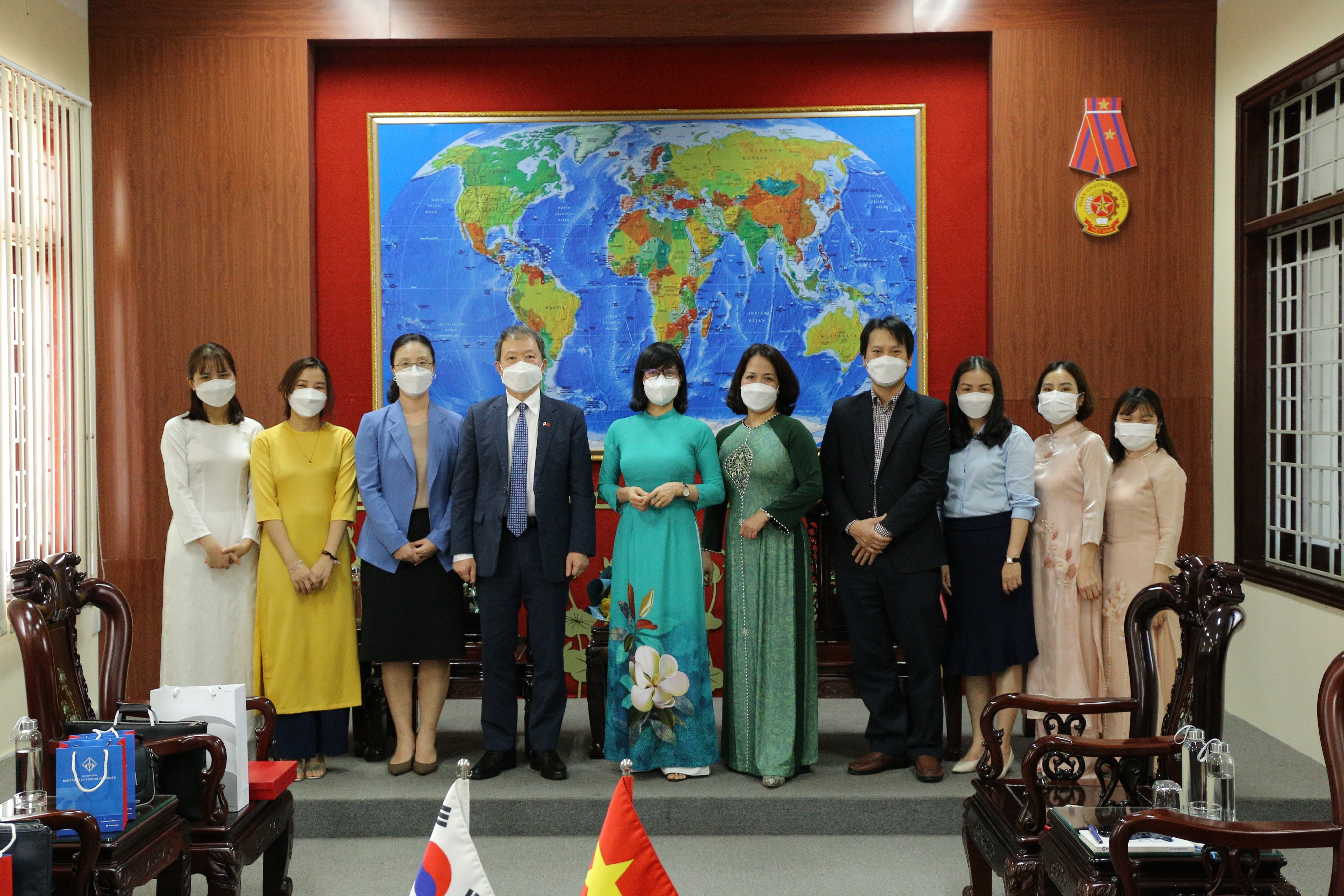 visit-from-consulate-general-of-republic-of-korea-in-danang-vietnam